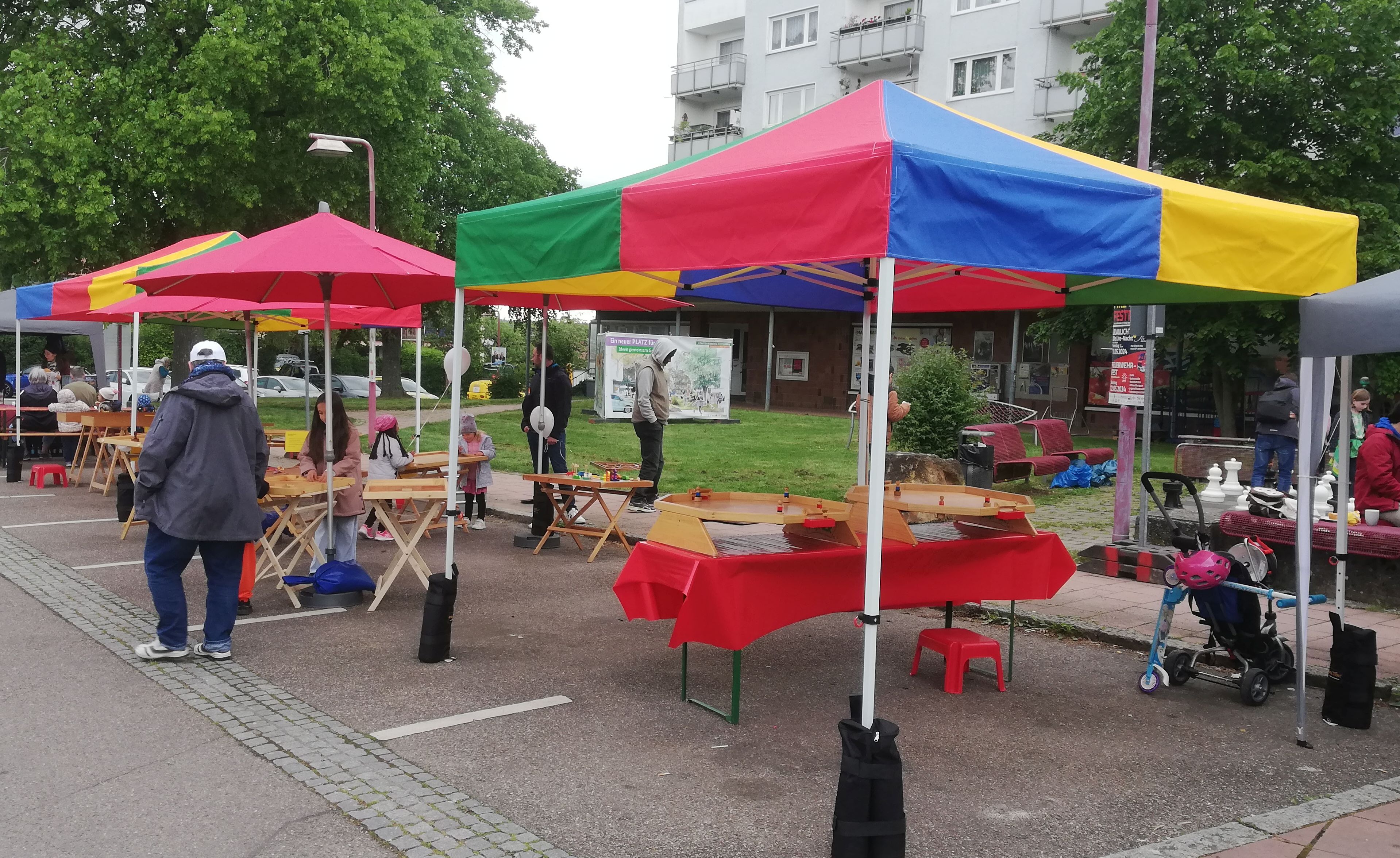 Faltzelte auf dem Herzog-Philip-Platz in Ostfildern